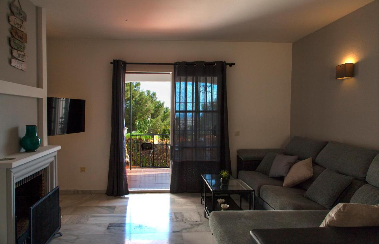 Agradable Adosado Con Piscina La Hidalga Villa Benalmádena Kültér fotó