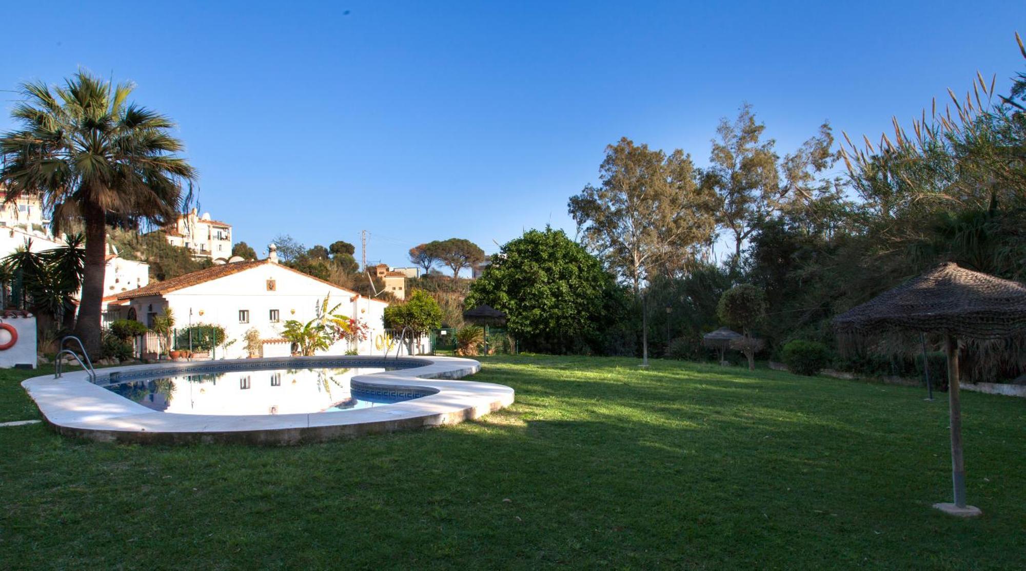 Agradable Adosado Con Piscina La Hidalga Villa Benalmádena Kültér fotó