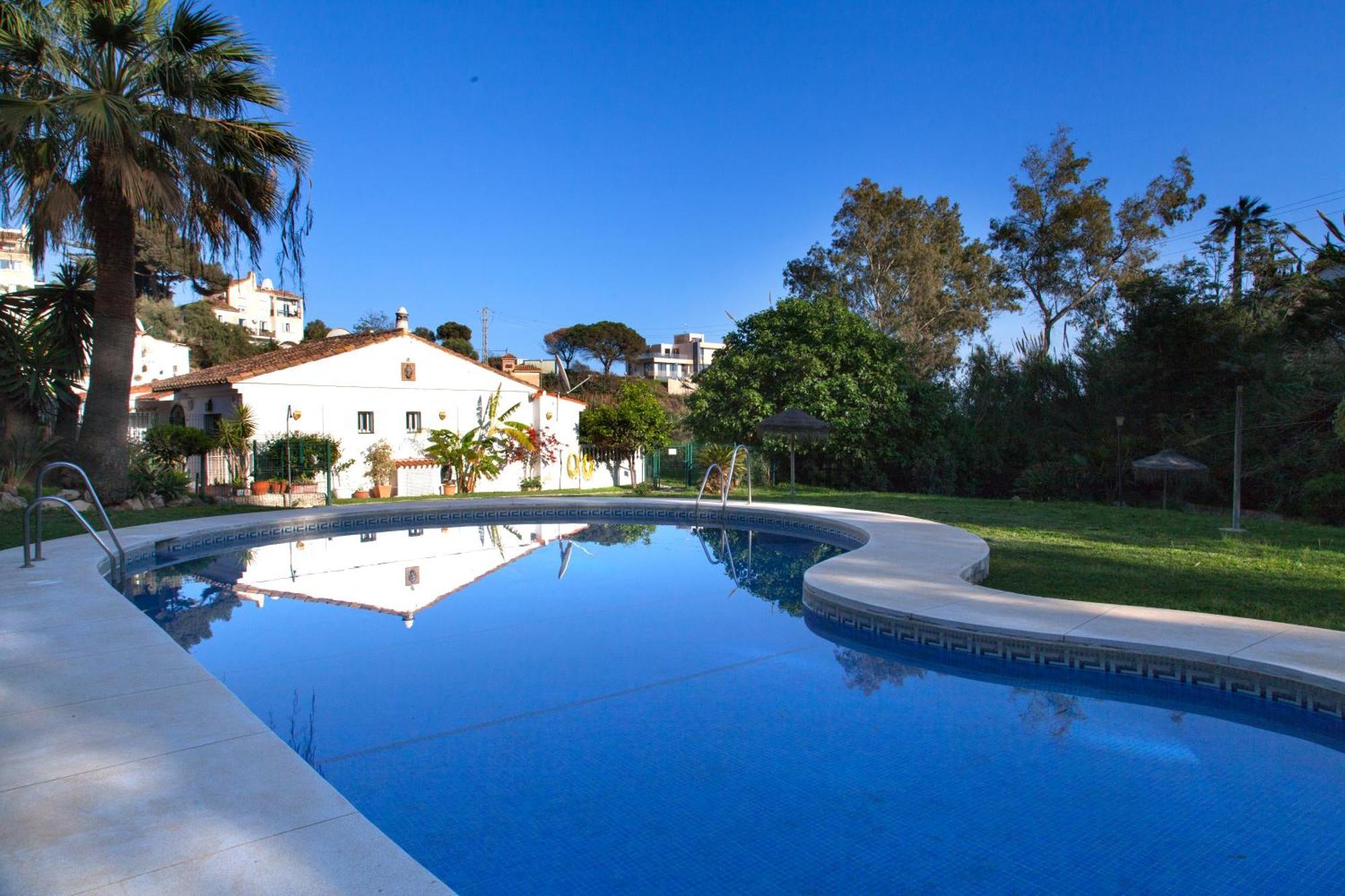 Agradable Adosado Con Piscina La Hidalga Villa Benalmádena Kültér fotó