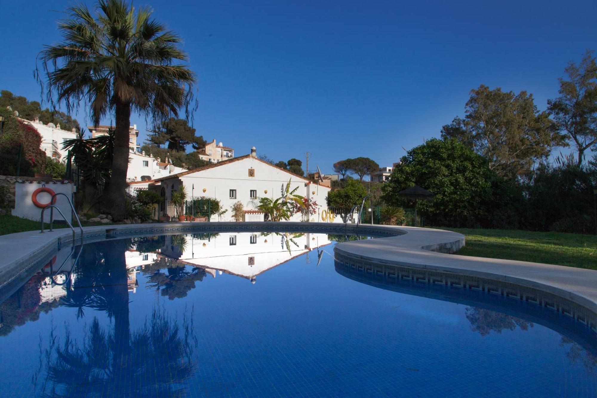 Agradable Adosado Con Piscina La Hidalga Villa Benalmádena Kültér fotó
